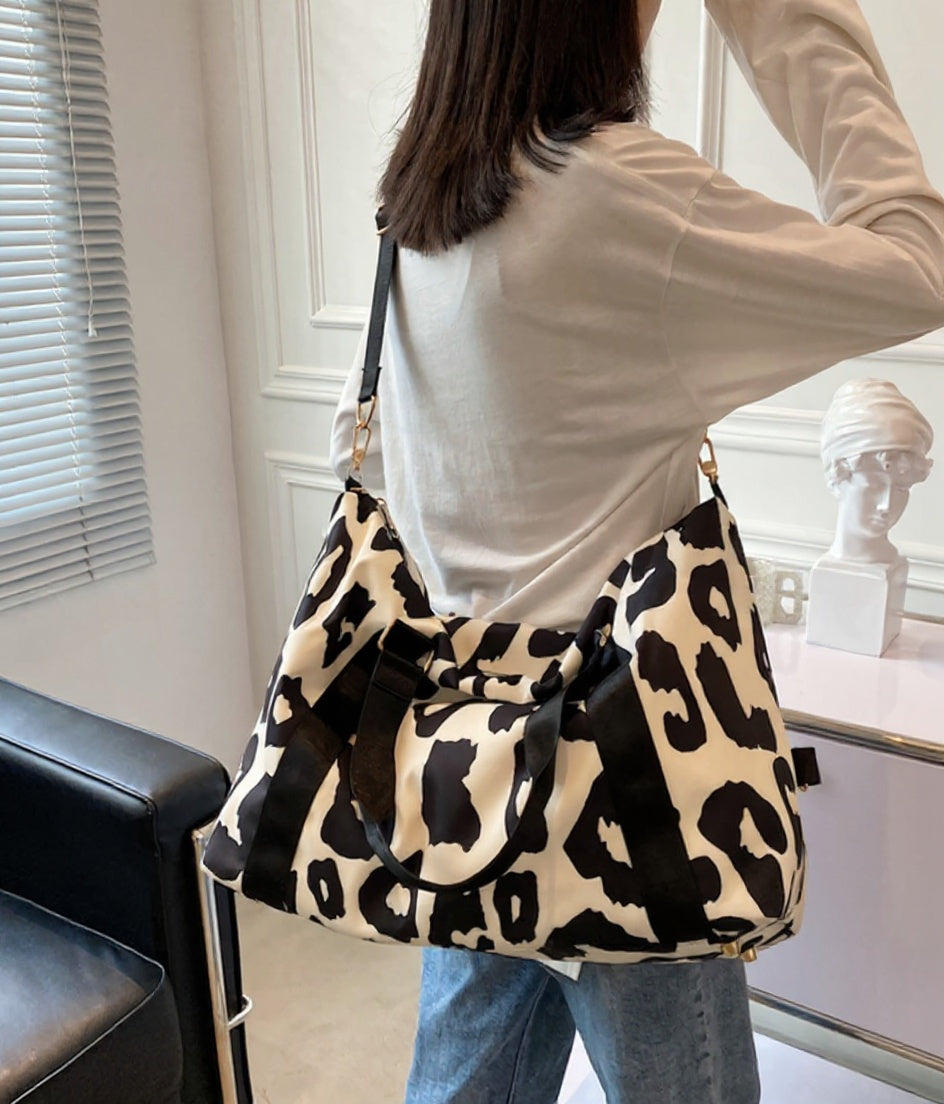 35L Large Capacity Carry On Gym Bag Fashion Leopard Print Oxford Fabric Travel Duffel Bag with Shoulder Strap